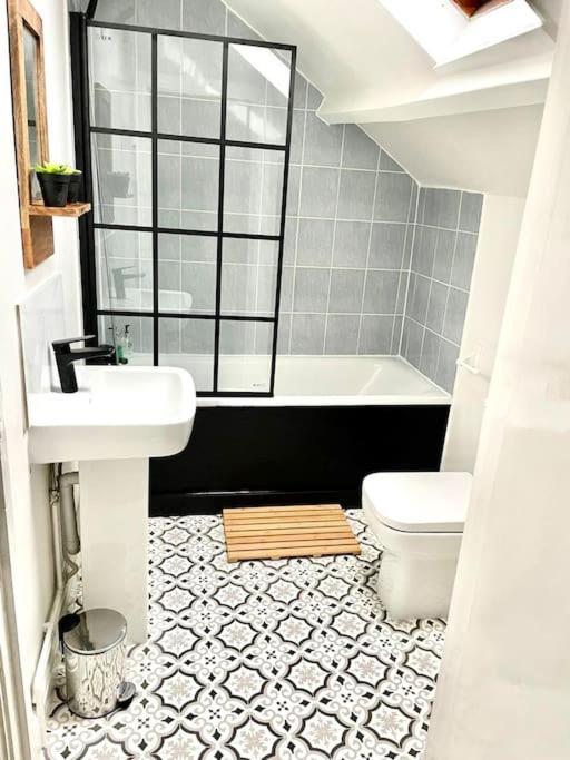 St Leonard's Maisonette *